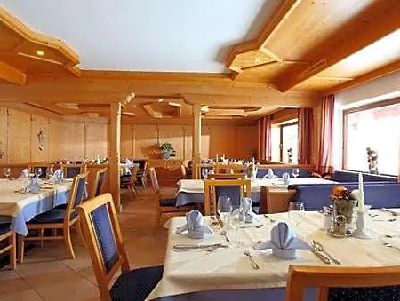 Taxacher Hotel