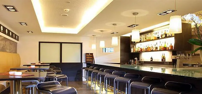 Готель Taxacher